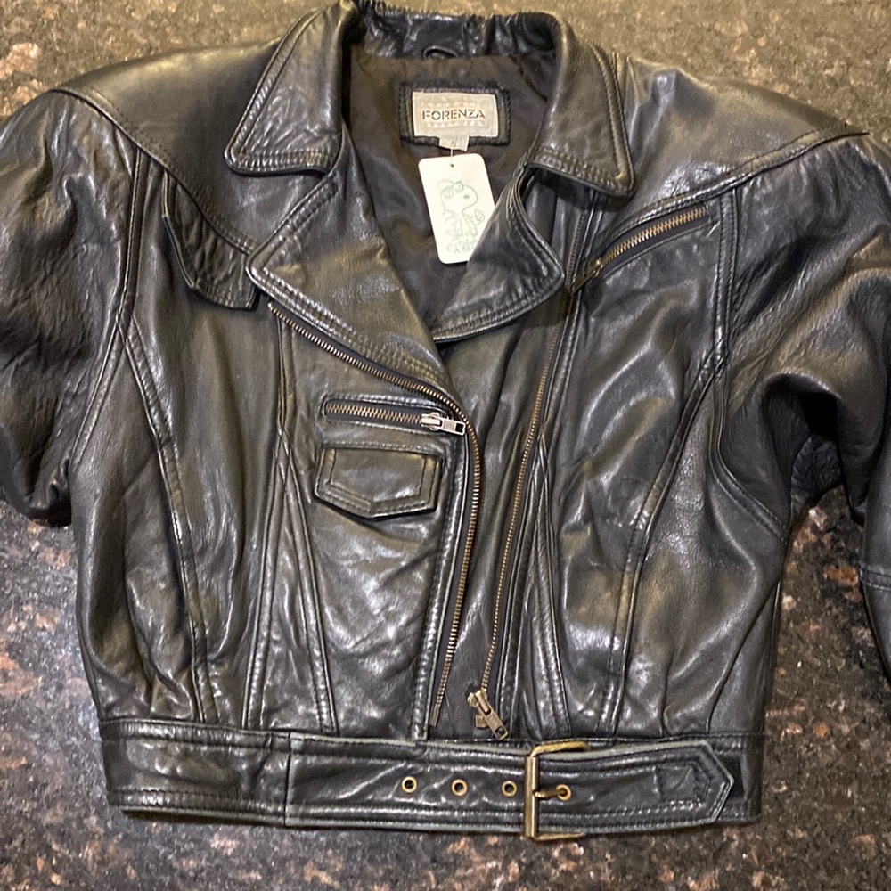 Vintage 1980’s Authentic Forenza Cropped Moto BLK leather jacket in size Small.